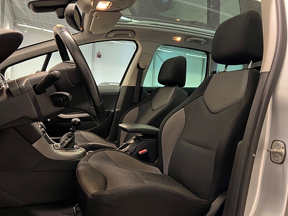 Peugeot 308 SW 13 of 22