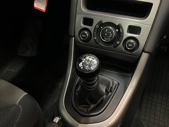 Peugeot 308 SW 22 of 22