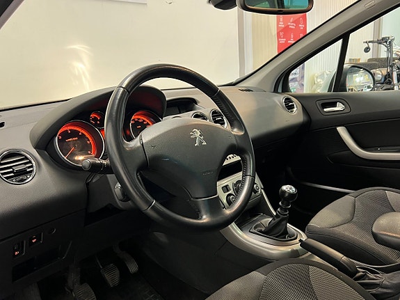 Peugeot 308 SW 12 of 22