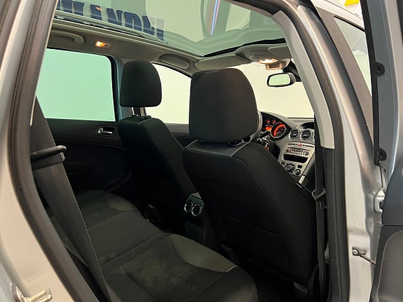 Peugeot 308 SW 16 of 22