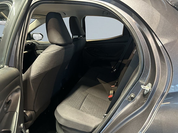 Toyota Yaris 13 of 19