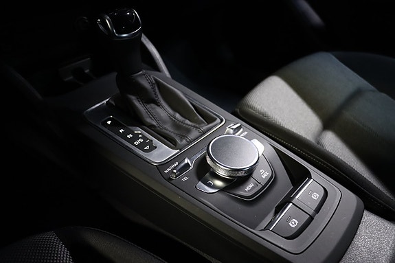 Audi Q2 19 of 24