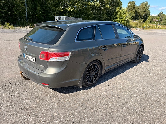 Toyota Avensis 3 of 11