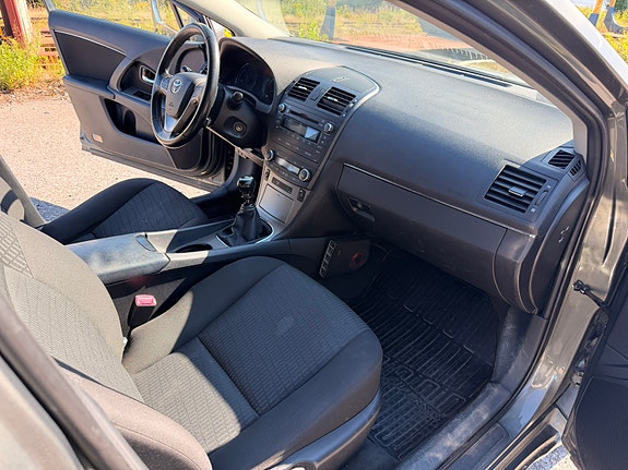 Toyota Avensis 8 of 11