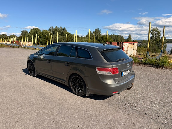 Toyota Avensis 2 of 11