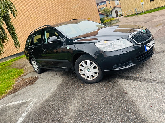 Skoda Octavia 2 of 7