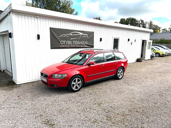 Volvo V50 2 of 9