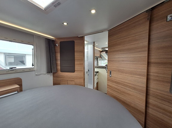 Adria Sonic I 700 Axess SC Queenbädd, Solcell 17 of 25