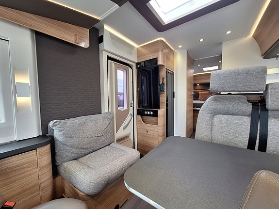 Adria Sonic I 700 Axess SC Queenbädd, Solcell 8 of 25