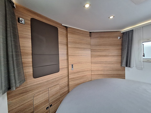 Adria Sonic I 700 Axess SC Queenbädd, Solcell 21 of 25