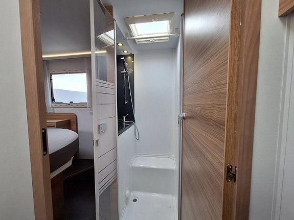 Adria Sonic I 700 Axess SC Queenbädd, Solcell 24 of 25