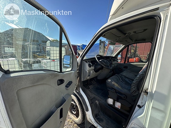 RENAULT Master DCI 150 Skåpbil 9 of 27