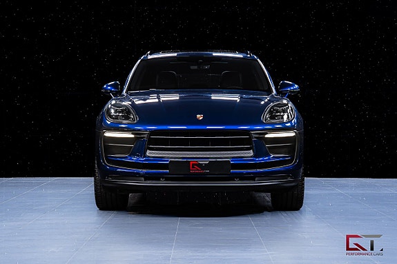 Porsche Macan 3 of 18