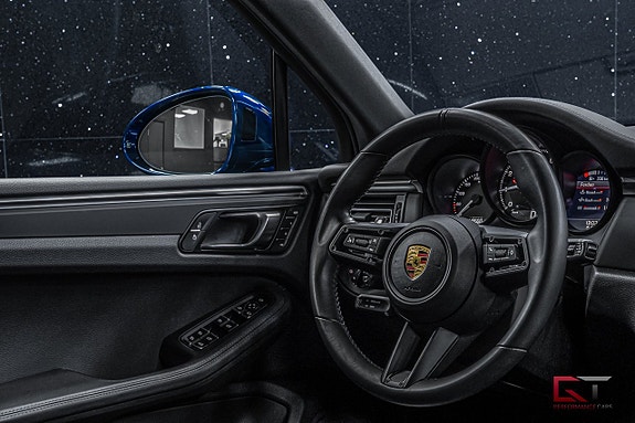 Porsche Macan 17 of 18
