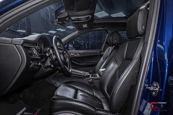Porsche Macan 12 of 18