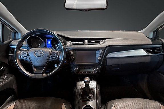 Toyota Avensis 13 of 17