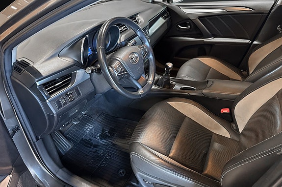 Toyota Avensis 10 of 17