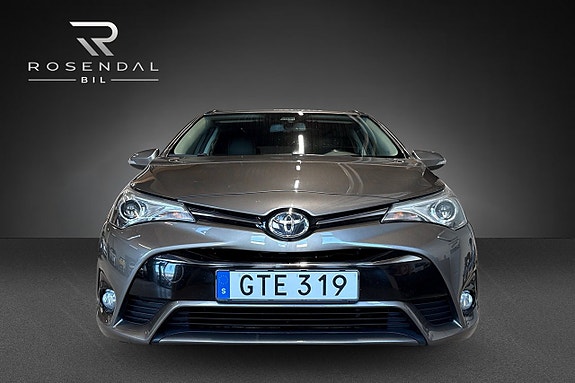 Toyota Avensis 8 of 17