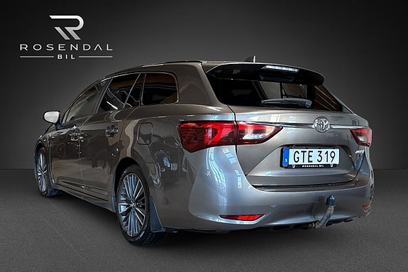 Toyota Avensis 4 of 17