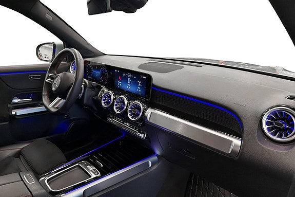 Mercedes-Benz GLB200 11 of 15