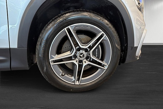 Mercedes-Benz GLB200 12 of 15