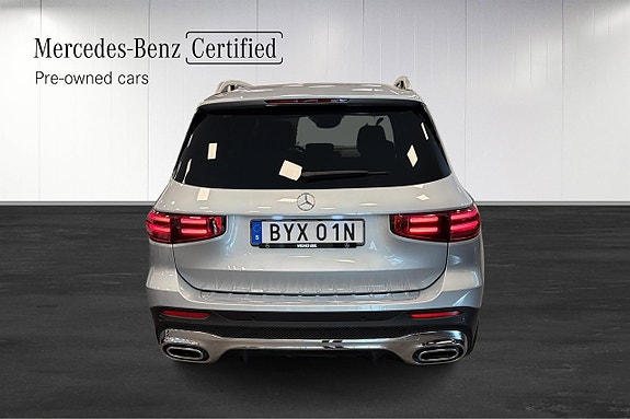 Mercedes-Benz GLB200 13 of 15