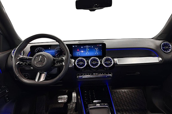 Mercedes-Benz GLB200 9 of 15