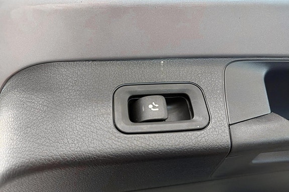 Mercedes-Benz GLB200 14 of 15