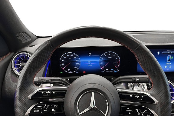Mercedes-Benz GLB200 6 of 15