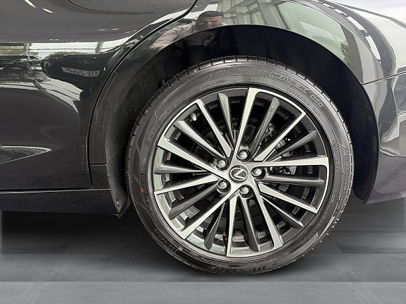 Lexus ES300h 19 of 21