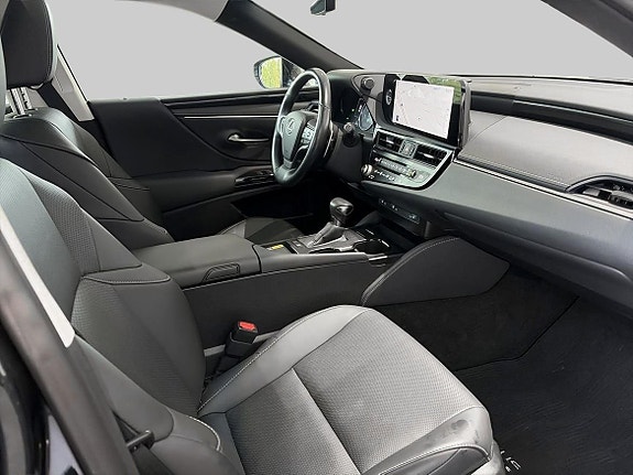 Lexus ES300h 6 of 21