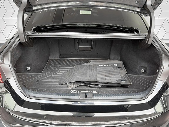 Lexus ES300h 9 of 21