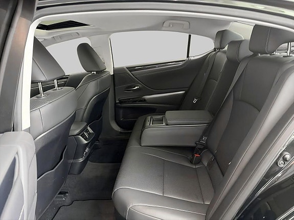 Lexus ES300h 7 of 21