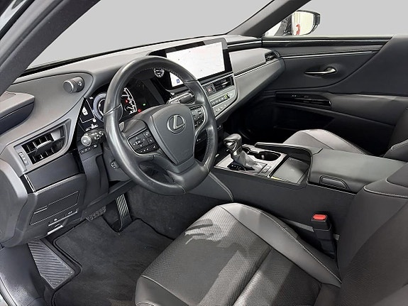 Lexus ES300h 10 of 21