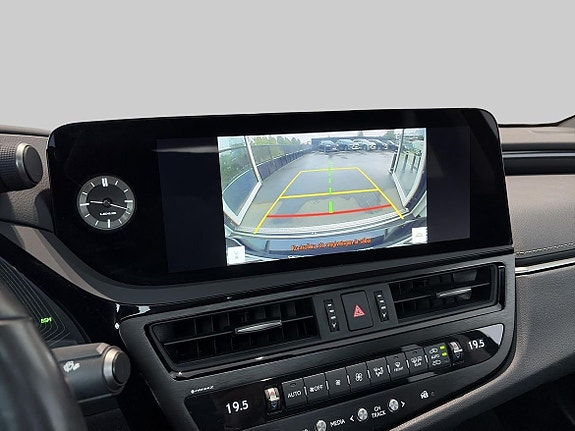 Lexus ES300h 13 of 21