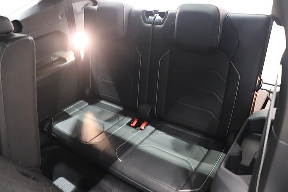 Volkswagen Tiguan Allspace 9 of 15