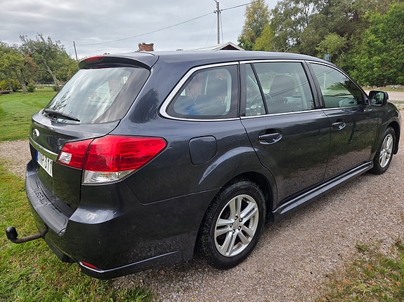 Subaru Legacy 3 of 12