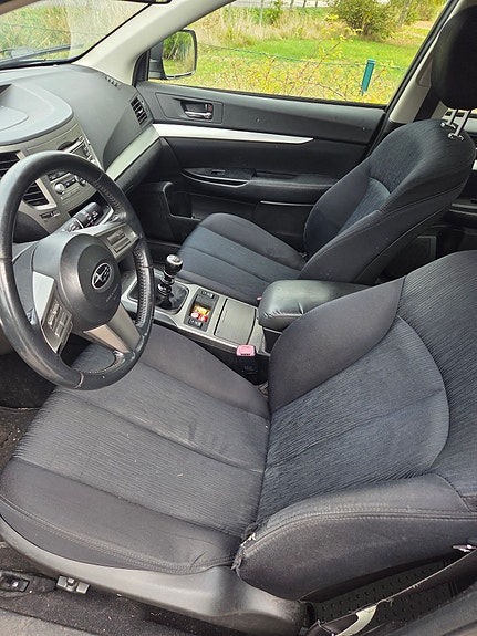 Subaru Legacy 5 of 12