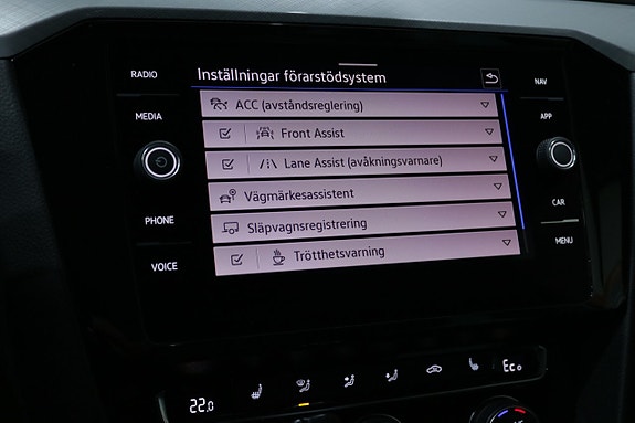 Volkswagen Passat 24 of 28