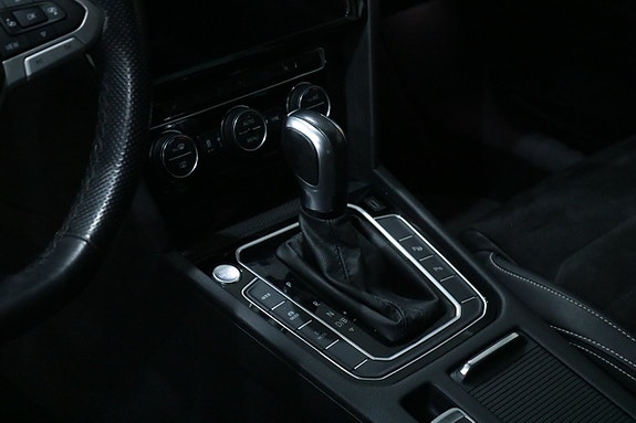 Volkswagen Passat 19 of 28