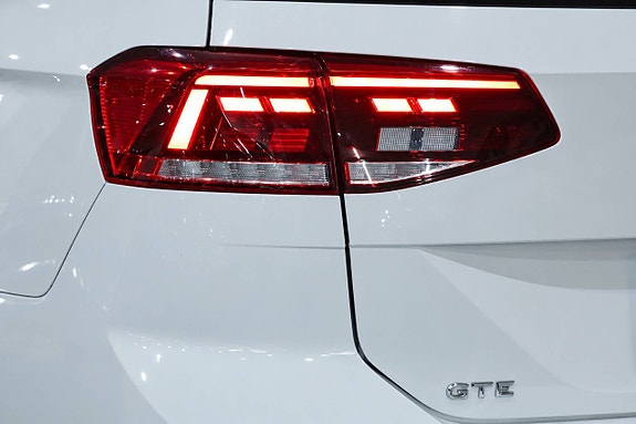 Volkswagen Passat 7 of 28