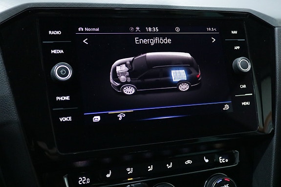Volkswagen Passat 16 of 28