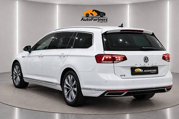 Volkswagen Passat 3 of 28