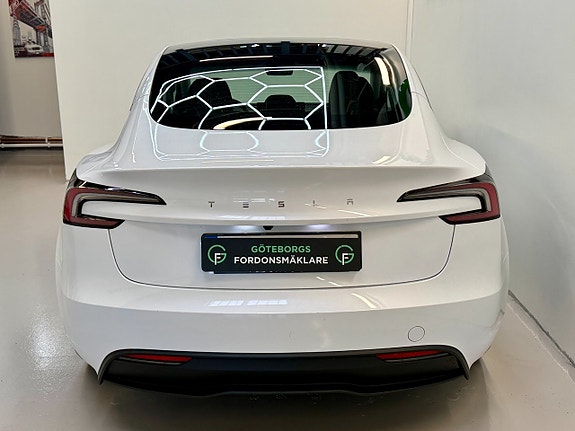 Tesla Model 3 4 of 18