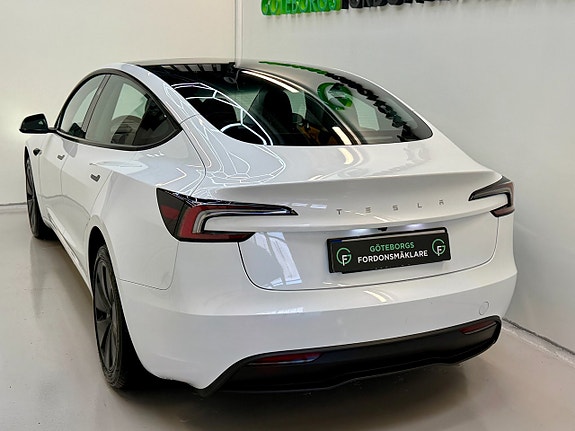 Tesla Model 3 3 of 18