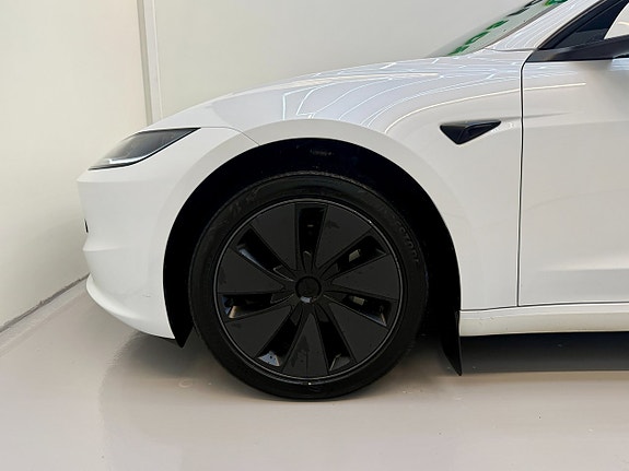 Tesla Model 3 6 of 18