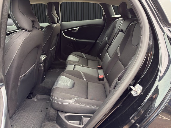 Volvo V40 14 of 19