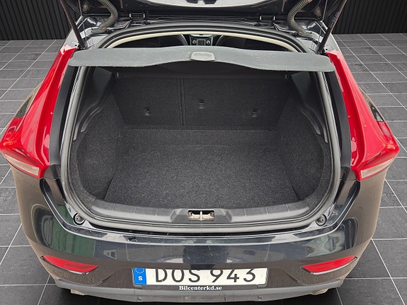 Volvo V40 9 of 19