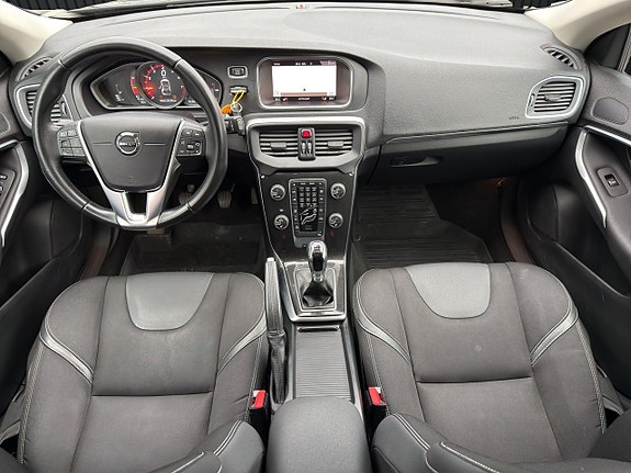 Volvo V40 11 of 19