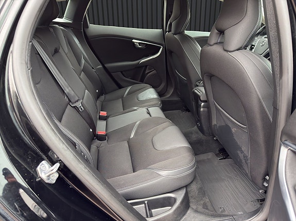 Volvo V40 13 of 19